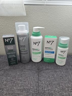 No7 Skincare Set - White & Green Packaging